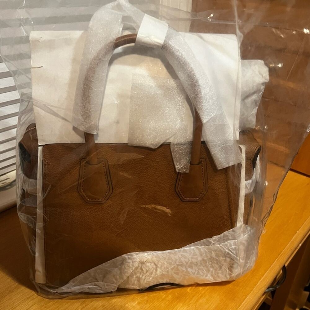 NWT Michael Kors Medium Mercer Tan Leather Belted Satchel Crossbody Purse - Picture 6 of 8
